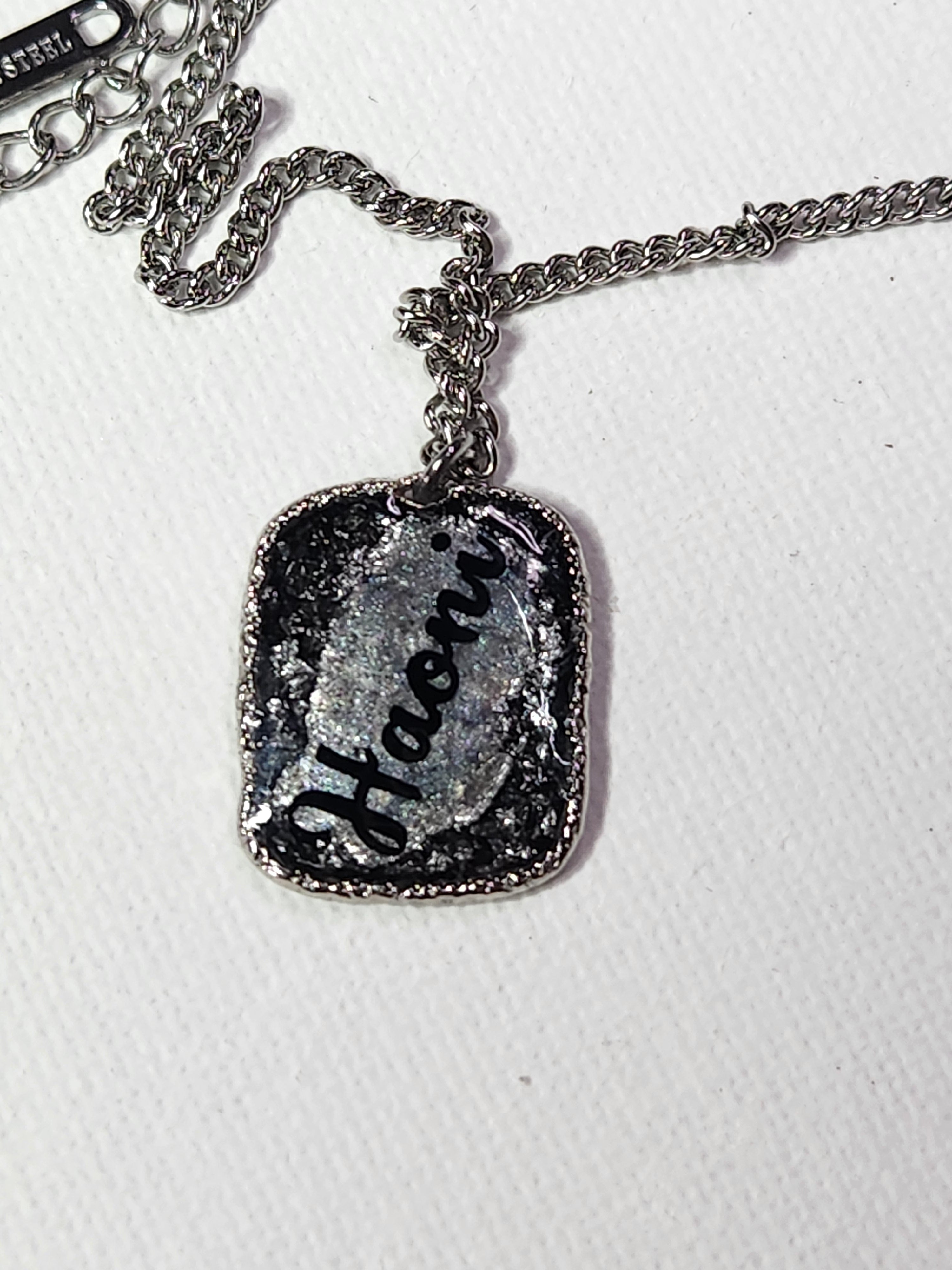 Collier avec médaille prénom