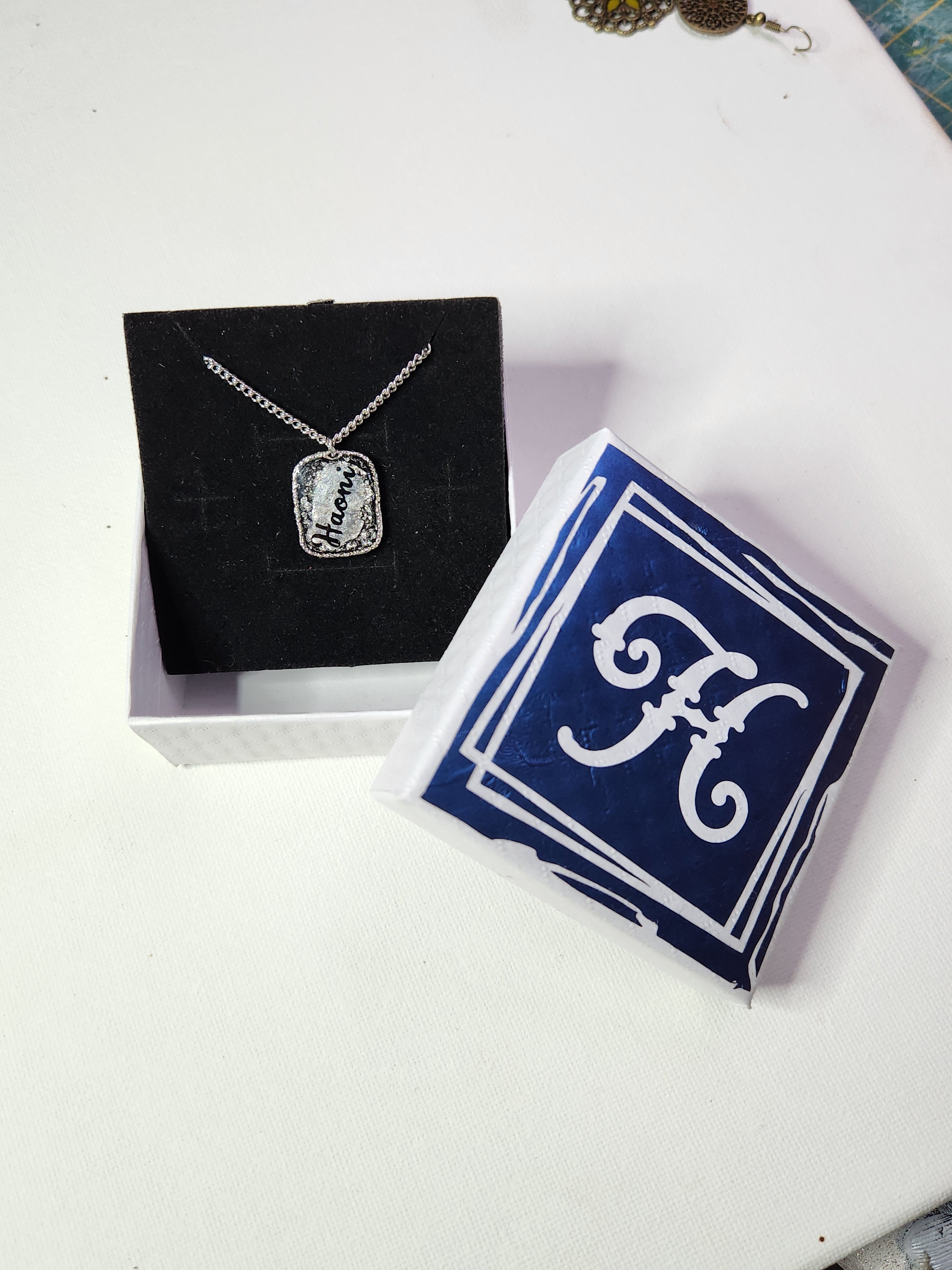 Collier avec médaille prénom