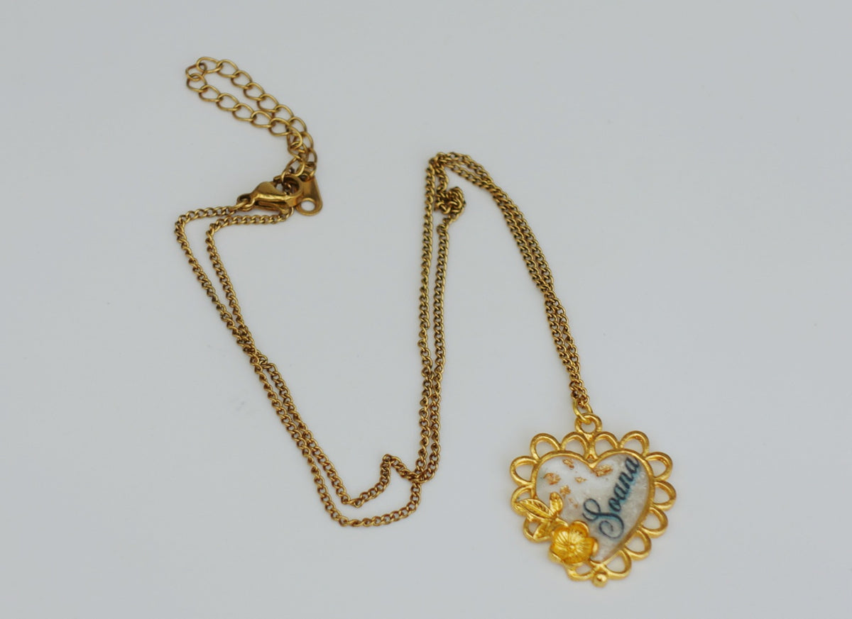 Parure ( un collier, une bague et un bracelet manchette)