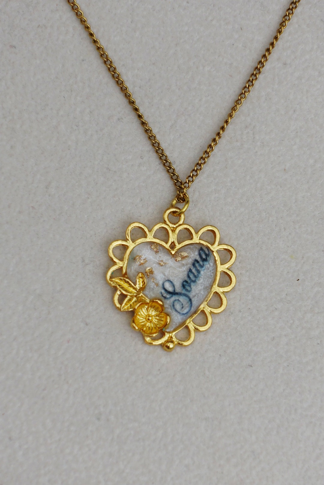 Parure ( un collier, une bague et un bracelet manchette)